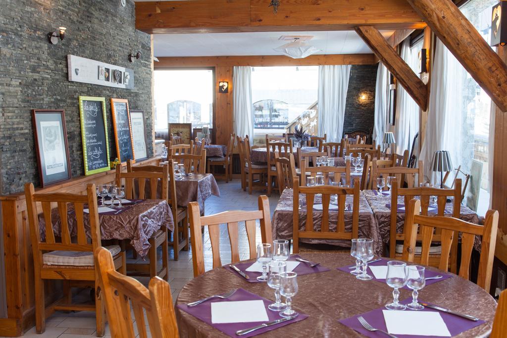 Hotel Restaurant La Darbella Les Rousses Exterior photo